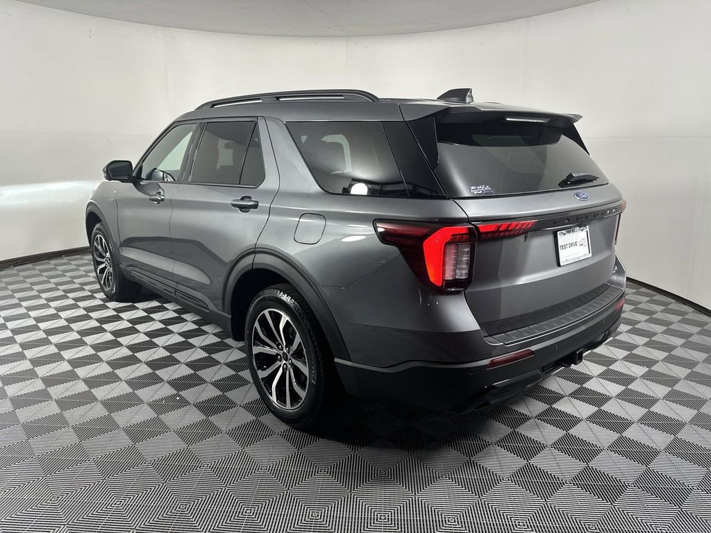 2025 Ford Explorer ST-Line 5