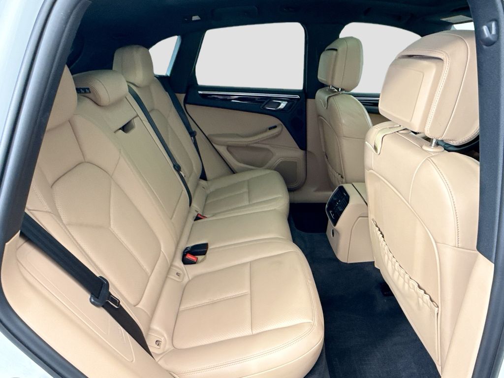 Thumbnail: 2023 Porsche Macan - 23