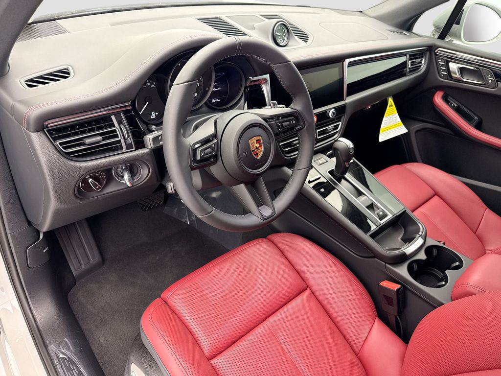 Thumbnail: 2026 Porsche Macan - 4