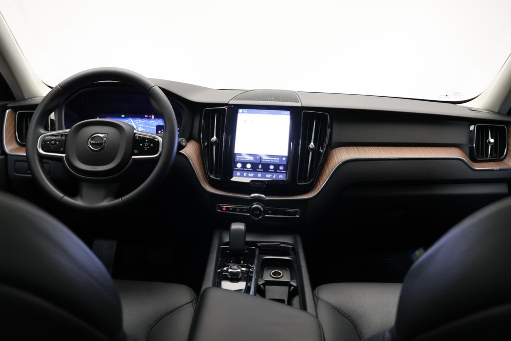 Thumbnail: 2023 Volvo XC60 - 15