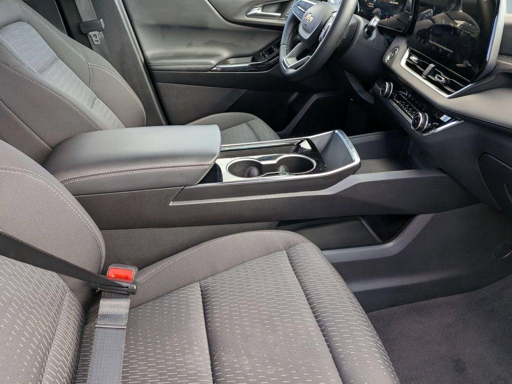 2025 Chevrolet Equinox LT - Photo 34