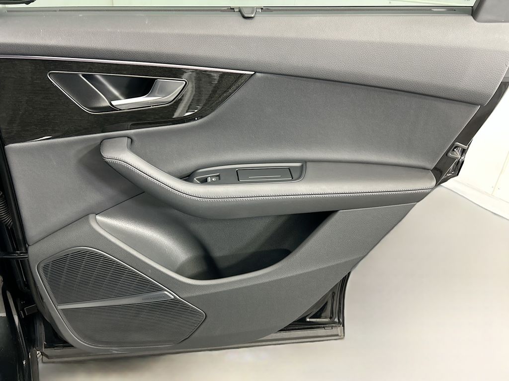 Thumbnail: 2023 Audi Q7 - 26