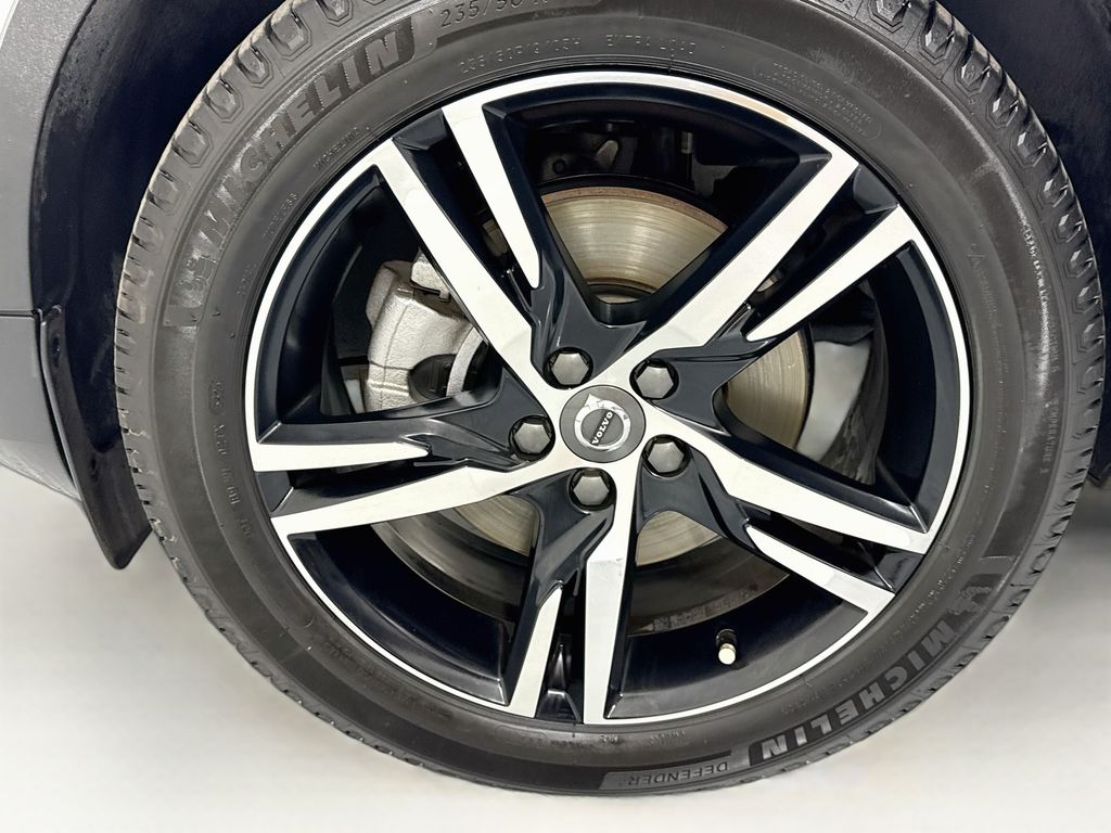 Thumbnail: 2019 Volvo XC40 - 30