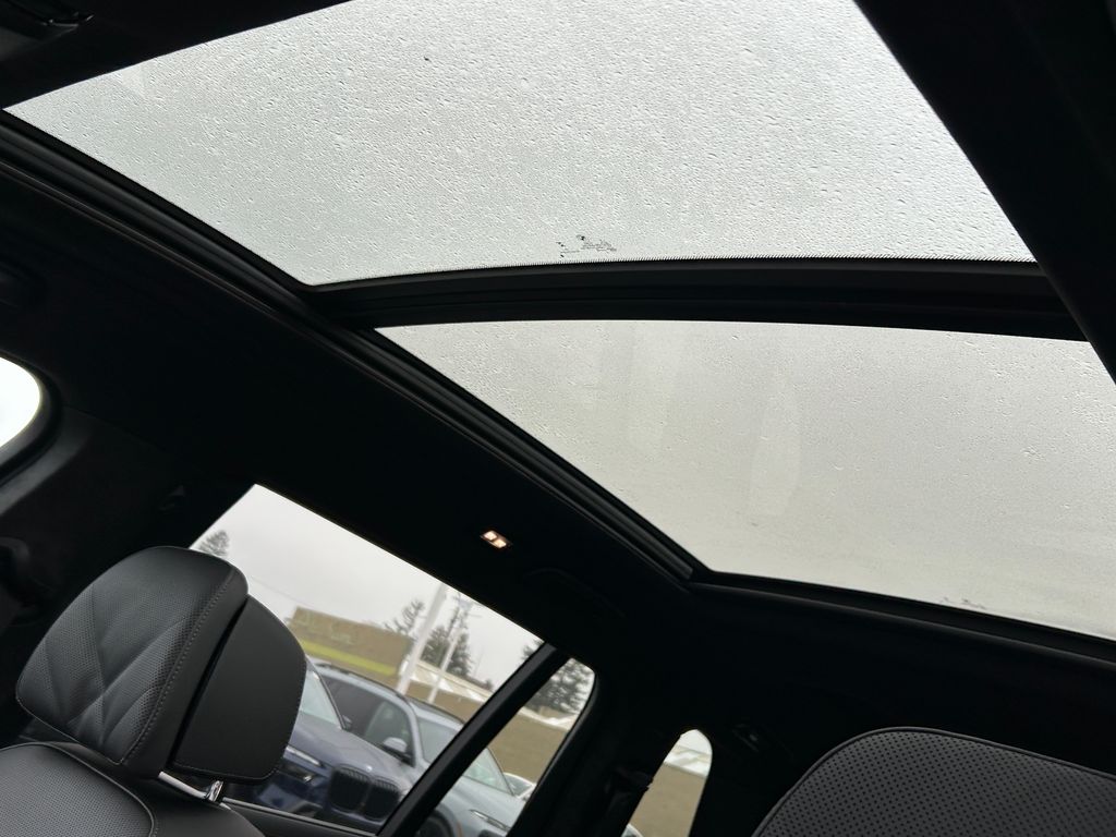 Thumbnail: 2026 BMW X7 - 16