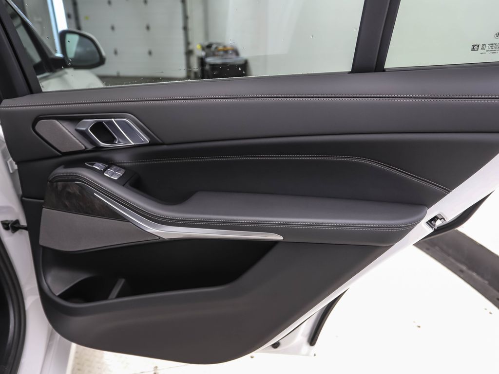 2026 BMW X7 xDrive40i 25