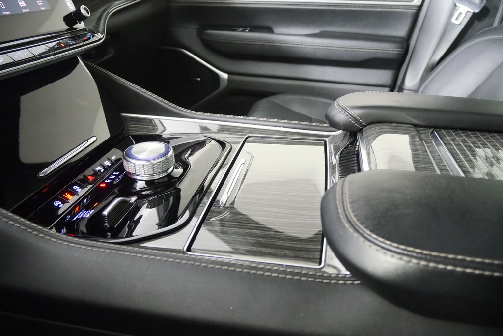 Thumbnail: 2022 Jeep Wagoneer - 26