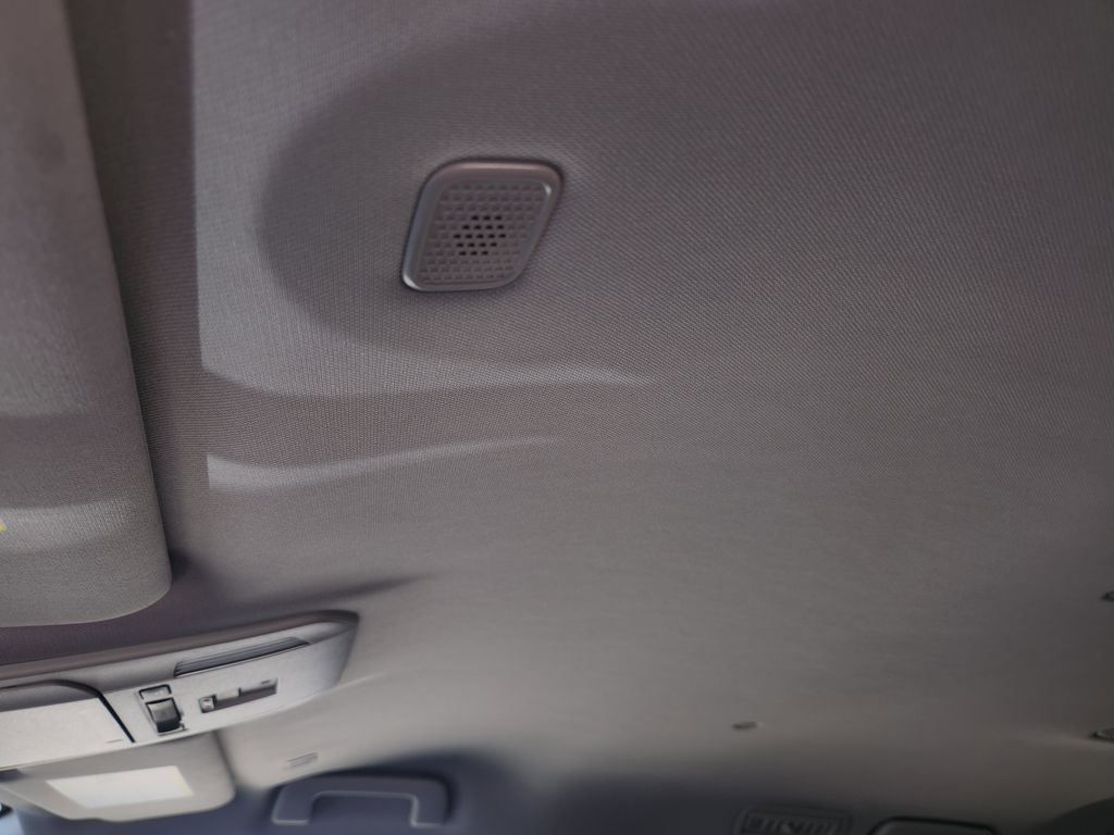 2025 Toyota Highlander LE - Photo 25