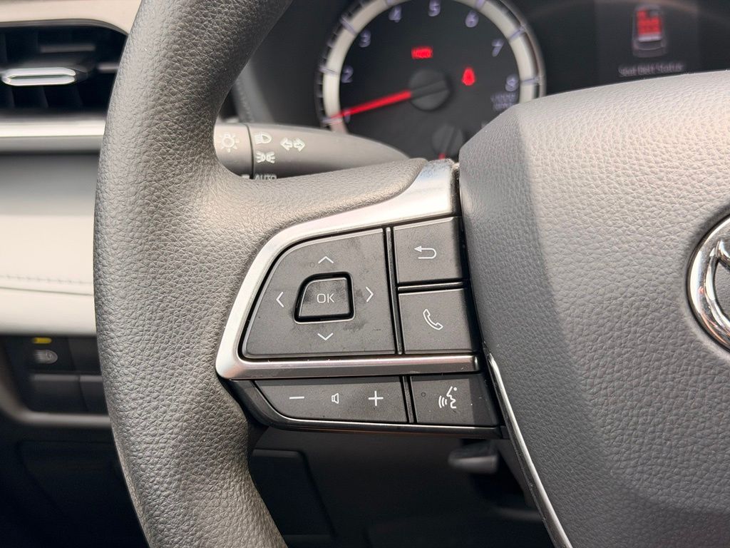 2021 Toyota Highlander L Celestial Silver Metallic - Jim Hudson Acura - Image 30