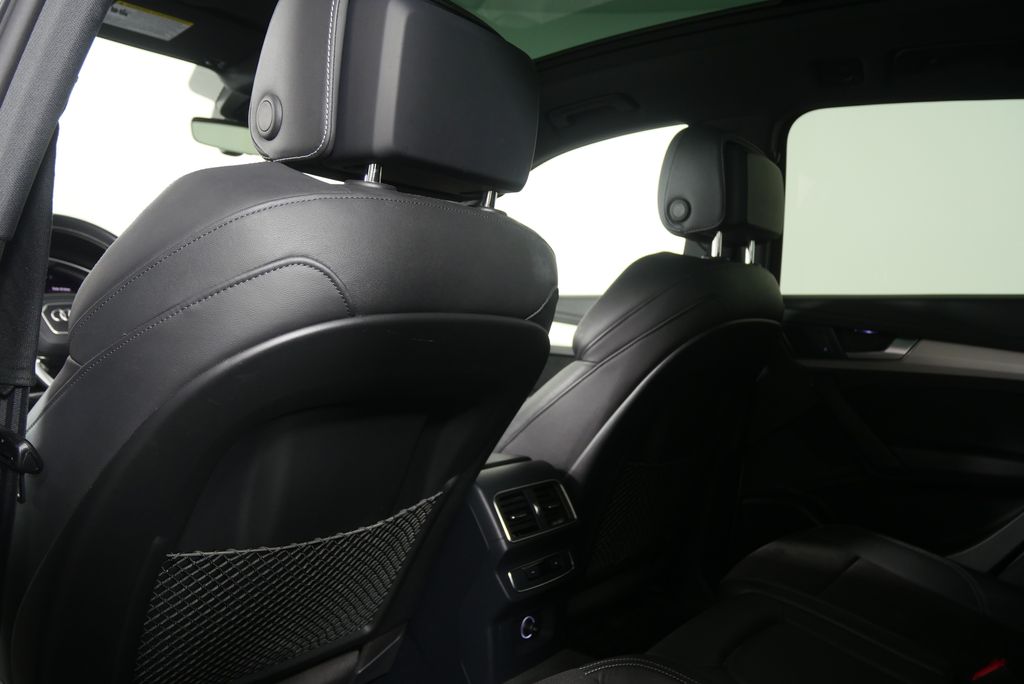 Thumbnail: 2018 Audi SQ5 - 15