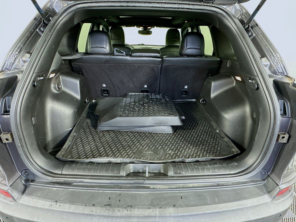 Thumbnail: 2021 Jeep Cherokee - 25