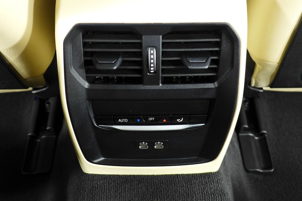 2023 BMW i4 eDrive35 24