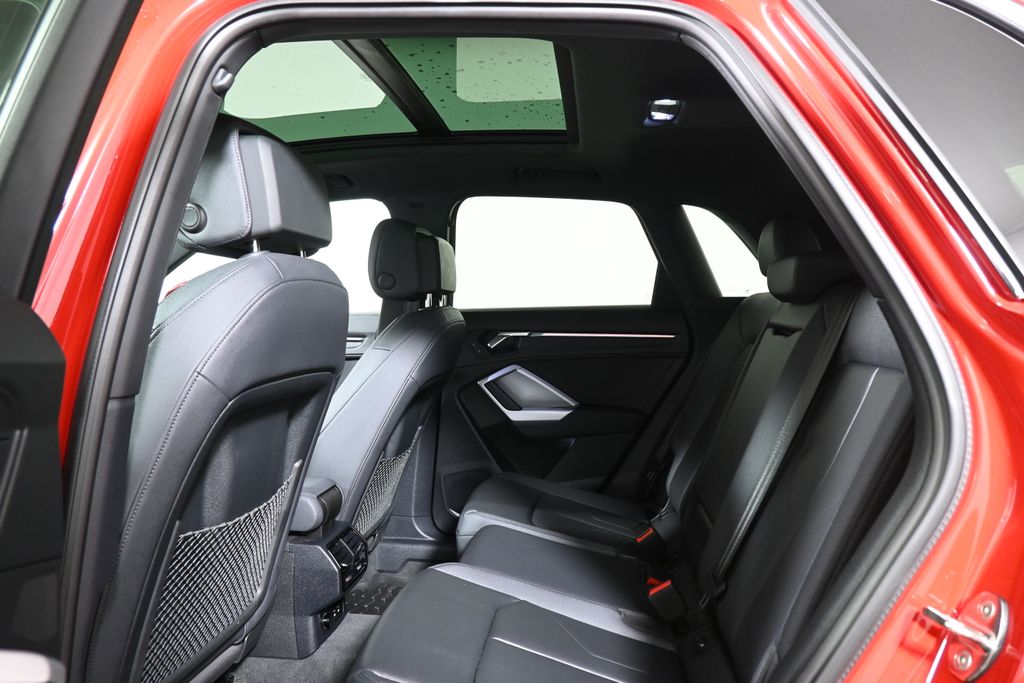 Thumbnail: 2022 Audi Q3 - 6