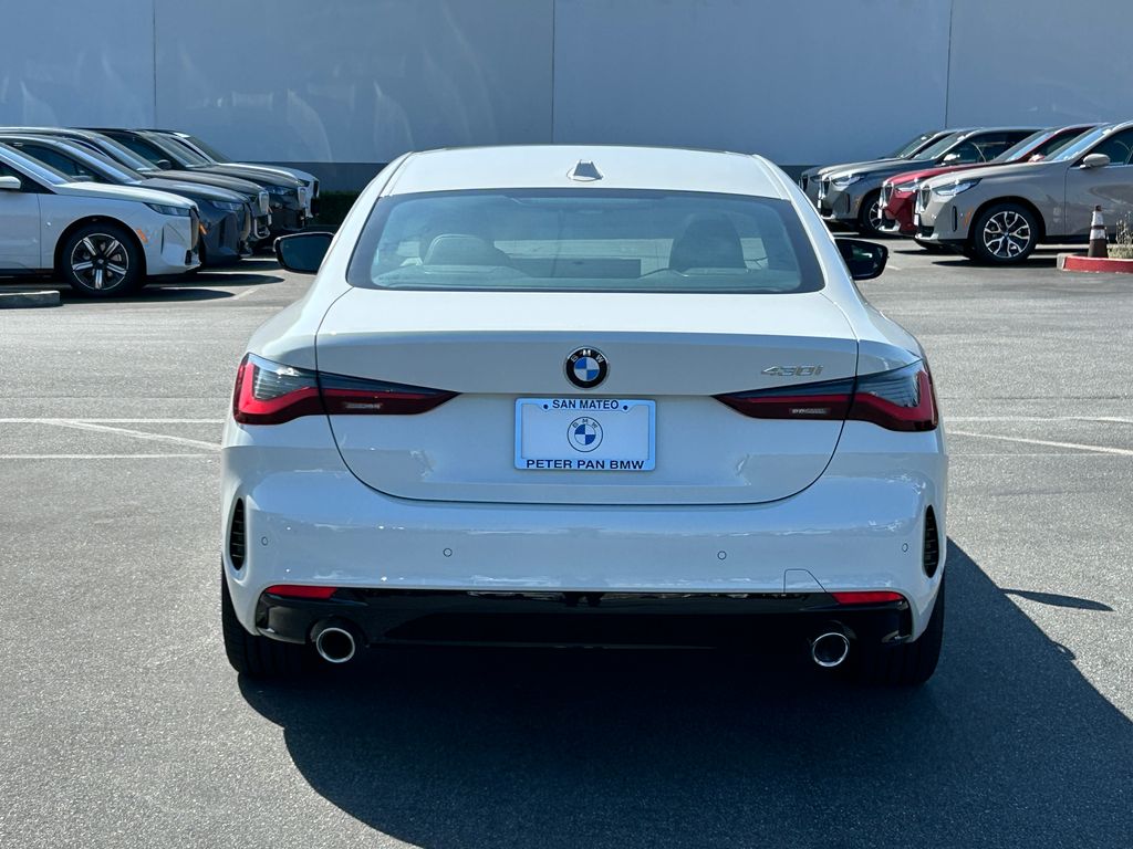 Thumbnail: 2026 BMW 4 Series - 4