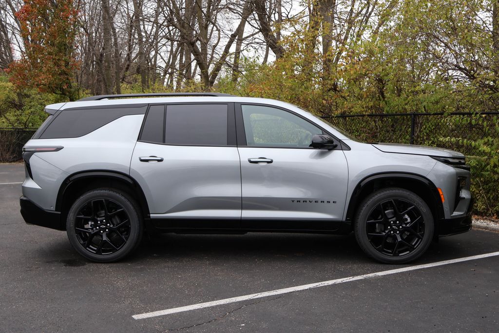 2025 Chevrolet Traverse RS 9