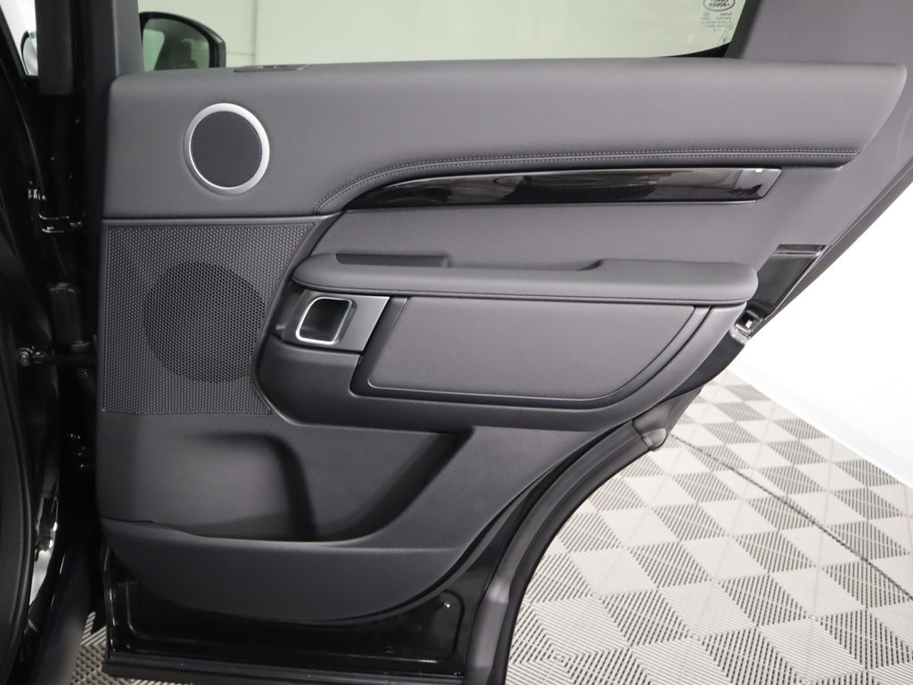 Thumbnail: 2025 Land Rover Discovery - 30