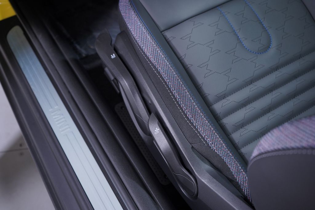 Thumbnail: 2026 MINI Cooper - 14