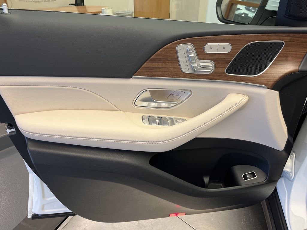 Thumbnail: 2026 Mercedes-Benz GLE - 11