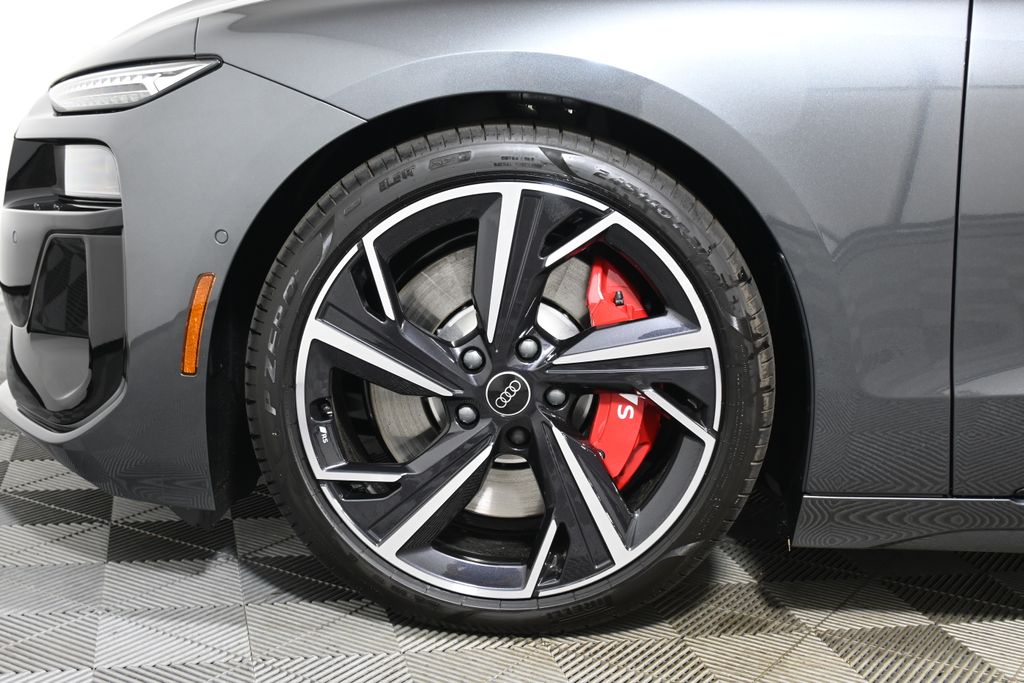 Thumbnail: 2025 Audi S6 - 11