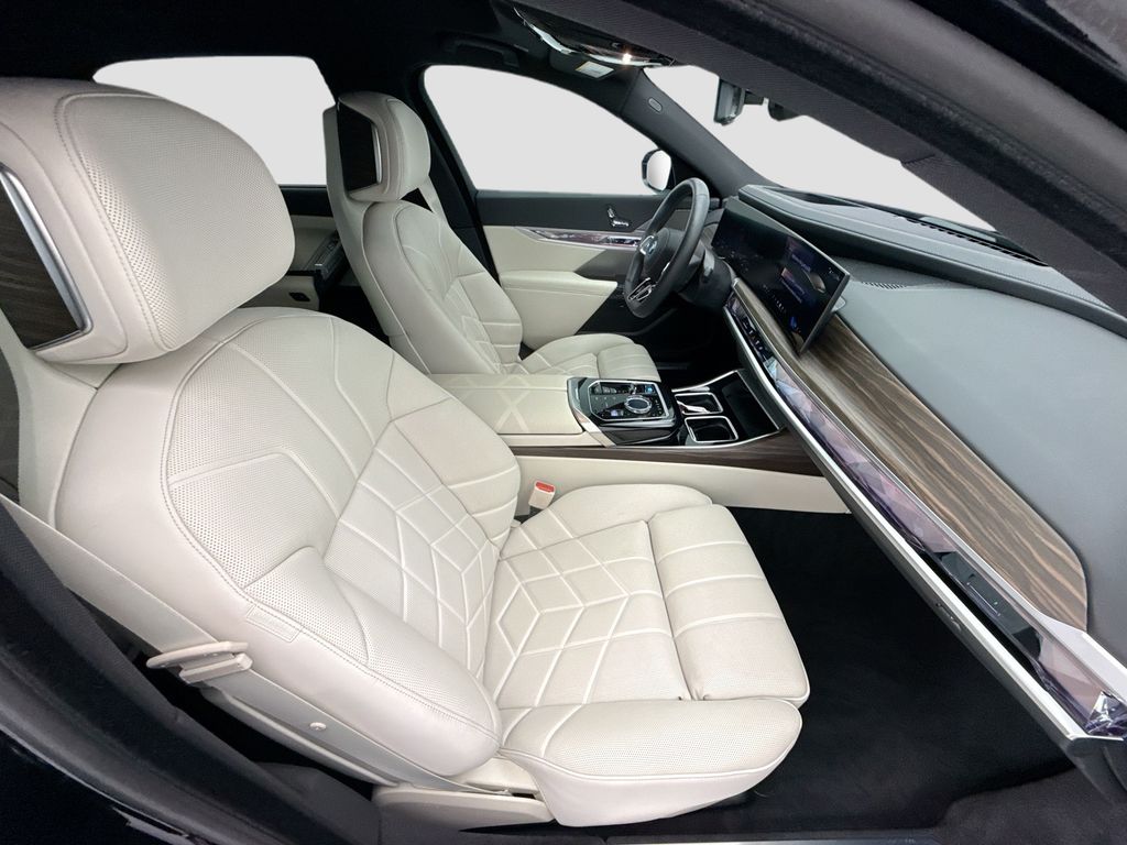 Thumbnail: 2023 BMW i7 - 19