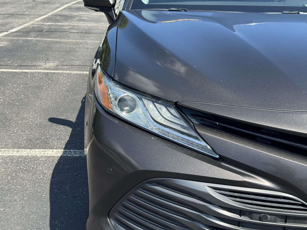 Used 2018 Toyota Camry Hybrid Sedan