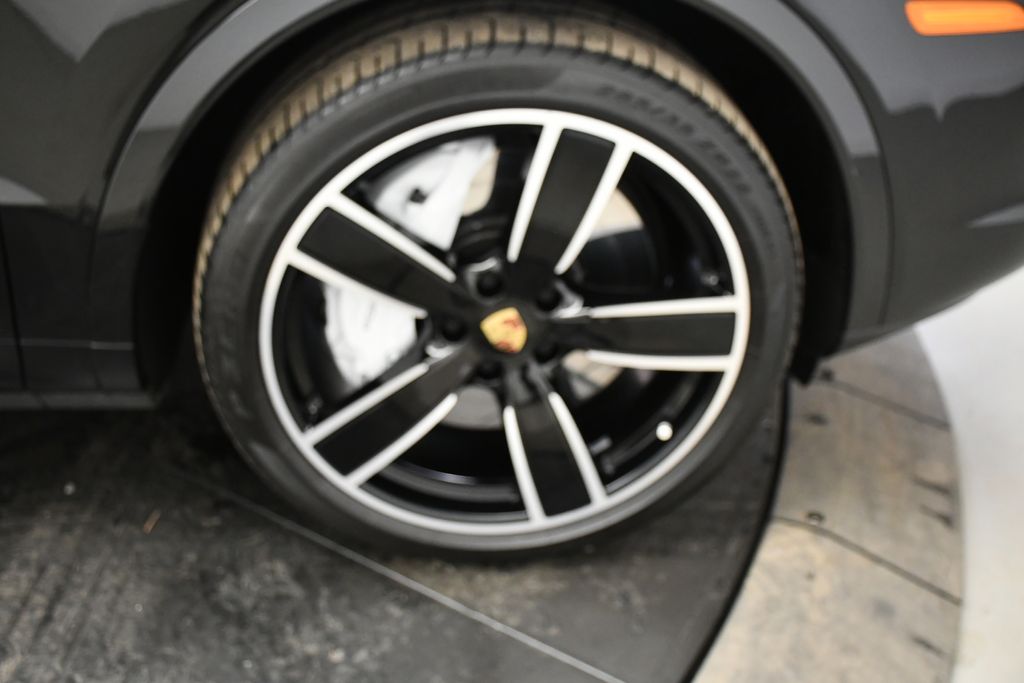 Thumbnail: 2026 Porsche Panamera - 17