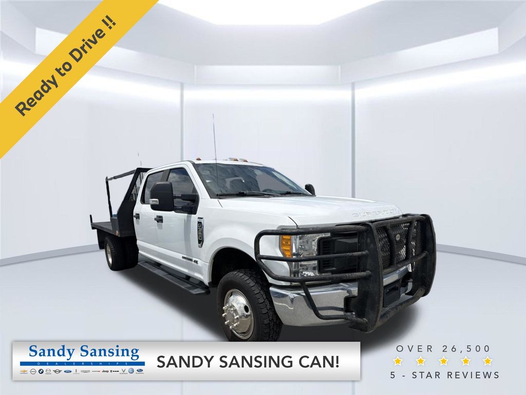  2017 Ford F-350 Super Duty Chassis XL Crew Cab DRW 4WD   