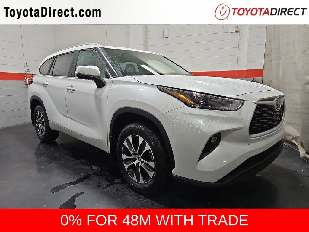 White (Wind Chill Pearl) 2026 Toyota Highlander XLE AWD SUV / Crossover All-Wheel Drive 8-Speed Automatic