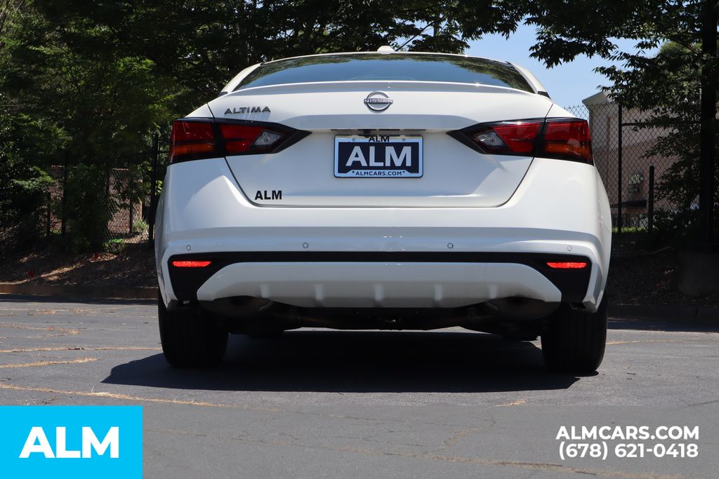 Used 2025 White Nissan 2.5 SV image 7