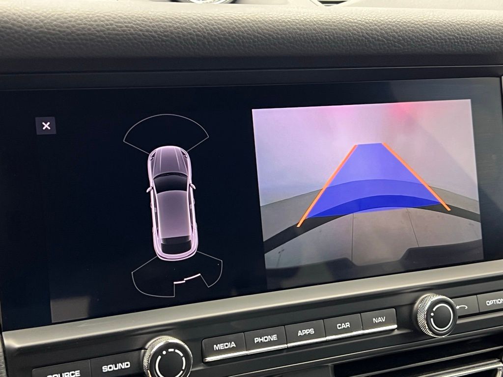 Thumbnail: 2020 Porsche Macan - 14