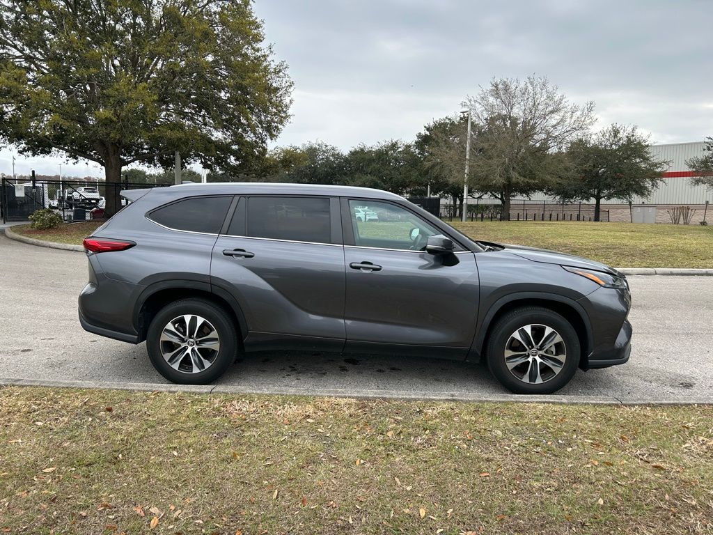 Thumbnail: 2023 Toyota Highlander - 6