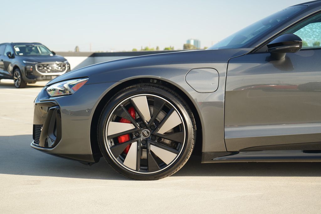 Thumbnail: 2026 Audi e-tron GT - 2