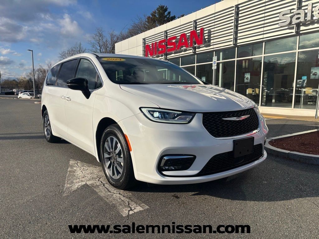 Bright White Clearcoat 2024 Chrysler Pacifica Hybrid Select FWD Minivan Front-Wheel Drive Continuously Variable Transmission