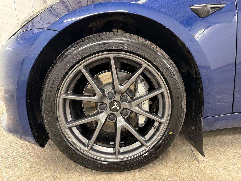 Used 2022  Tesla Long Range image 12
