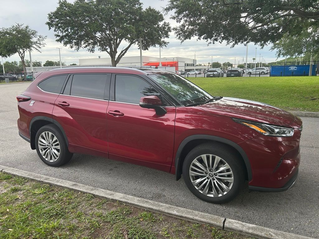 Thumbnail: 2024 Toyota Highlander - 8