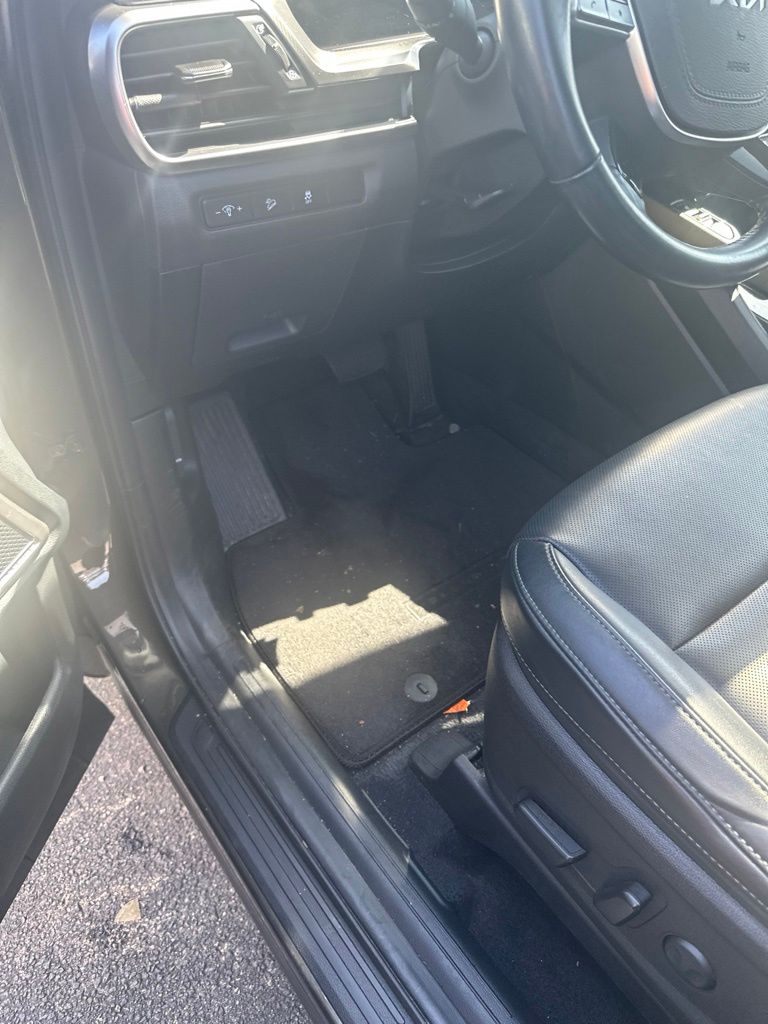 Used 2024 Green Kia S image 3