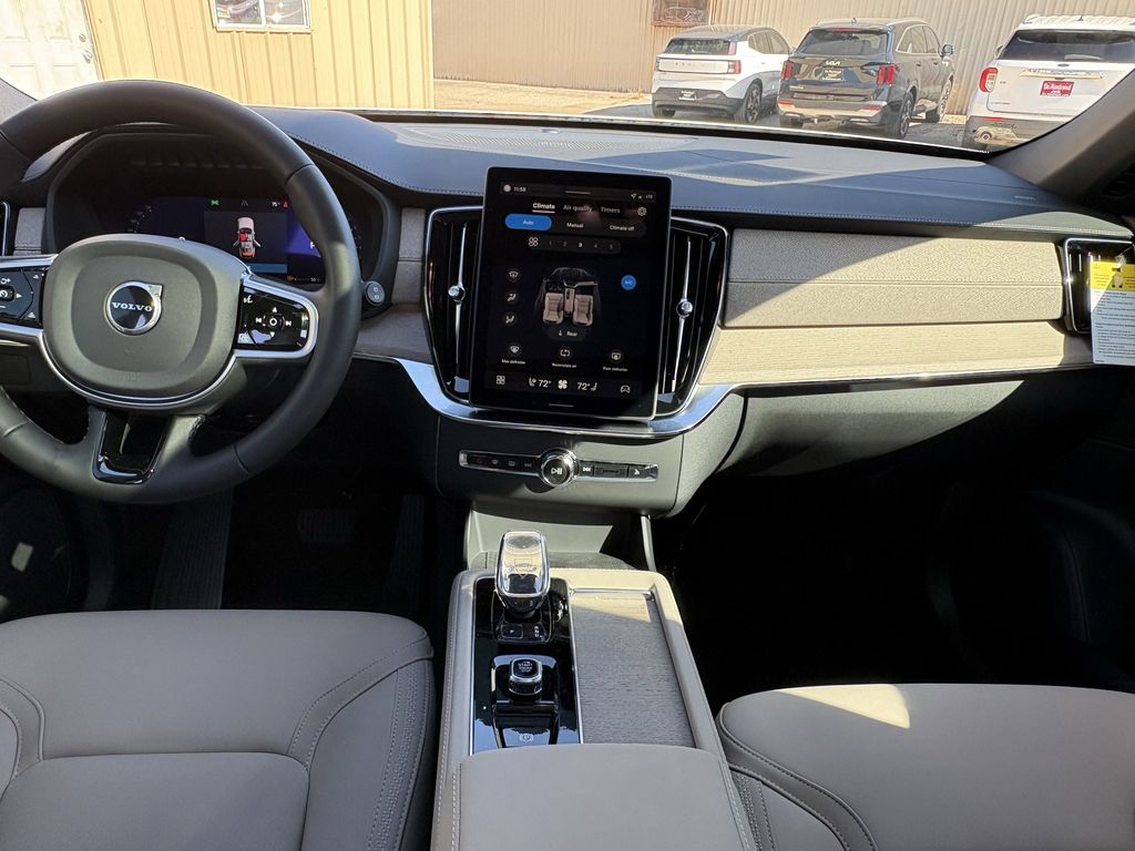 New 2026 Crystal White Volvo B6 Plus 7-Seater image 28