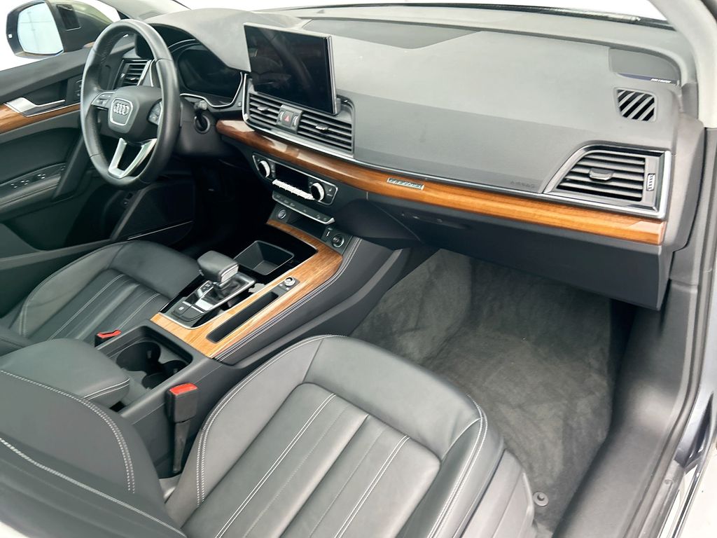 Thumbnail: 2023 Audi Q5 - 16