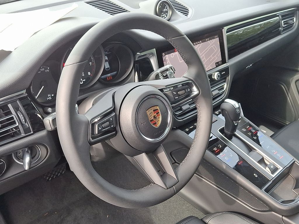Thumbnail: 2025 Porsche Macan - 4