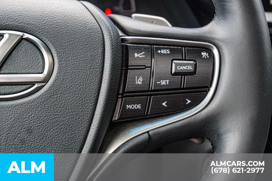 Used 2024 White Lexus 350 image 30