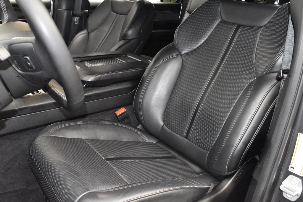 Thumbnail: 2024 Jeep Wagoneer - 15