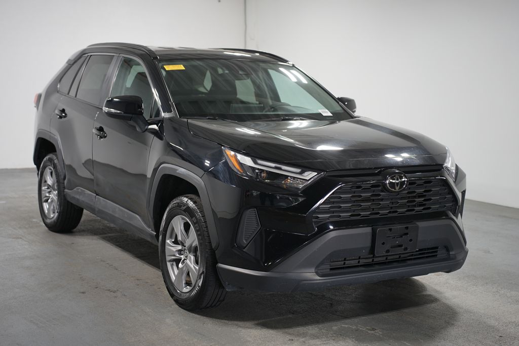 2024 Toyota RAV4 XLE 3