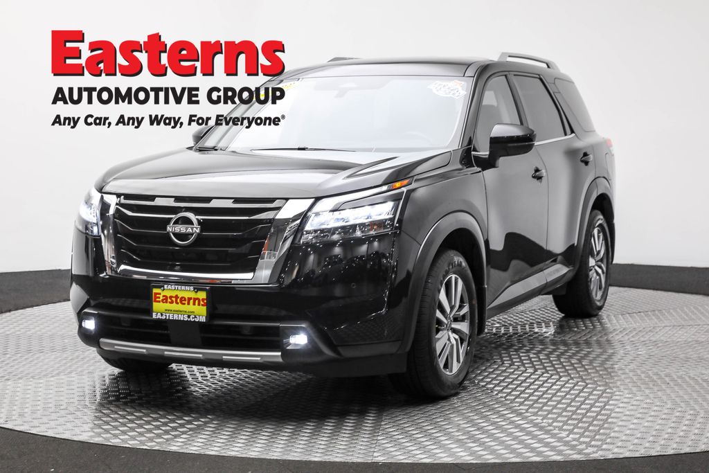 2022 Nissan Pathfinder SL's photo