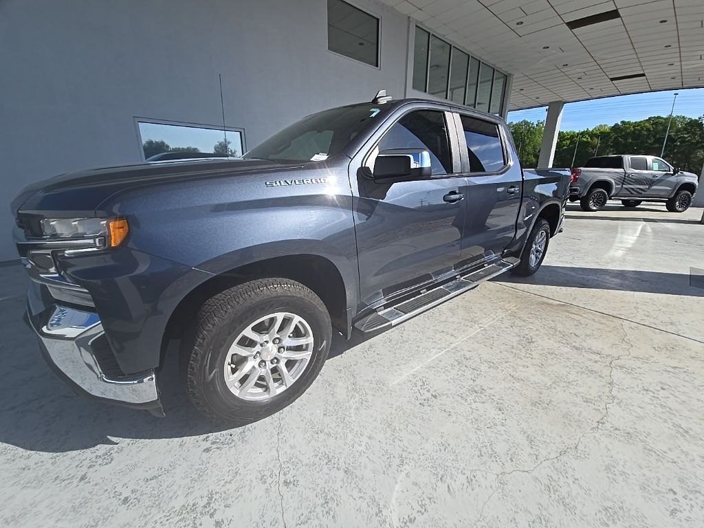 Shadow Gray Metallic 2021 Chevrolet Silverado 1500 LT Crew Cab 4WD Pickup Truck Four-Wheel Drive 8-Speed Automatic