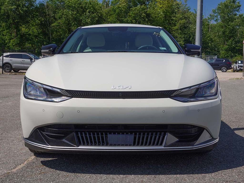 Used 2024 White Kia Wind image 10
