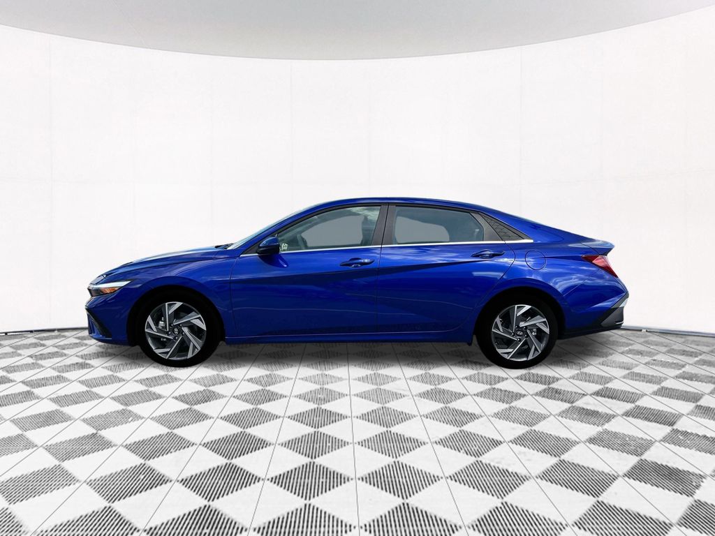 2025 Hyundai Elantra SEL 3