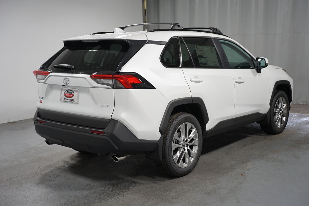 2025 Toyota RAV4 XLE Premium 8