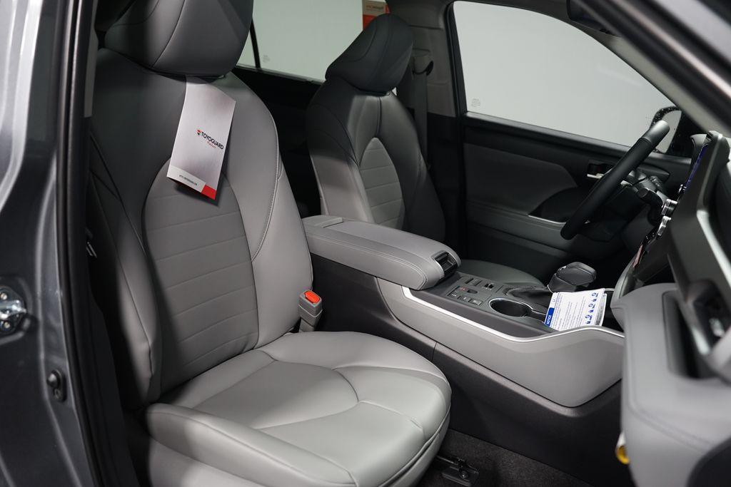 Thumbnail: 2026 Toyota Highlander - 28