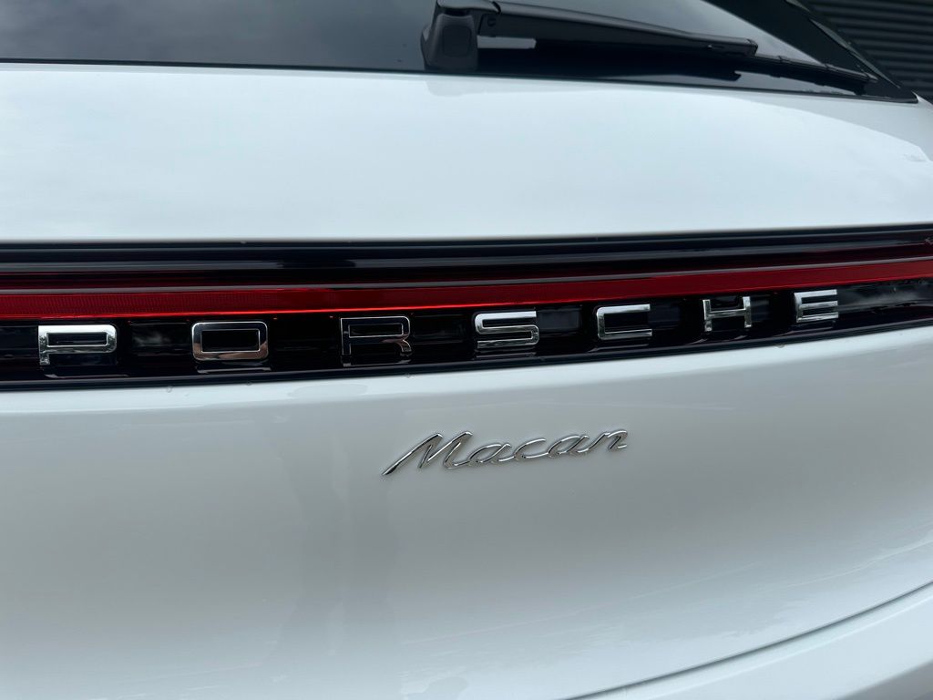 2025 Porsche Macan  10