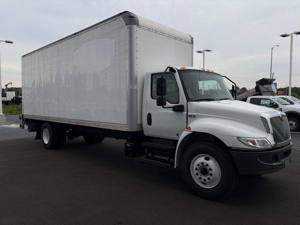 Used 2022 White International MV607 image 7