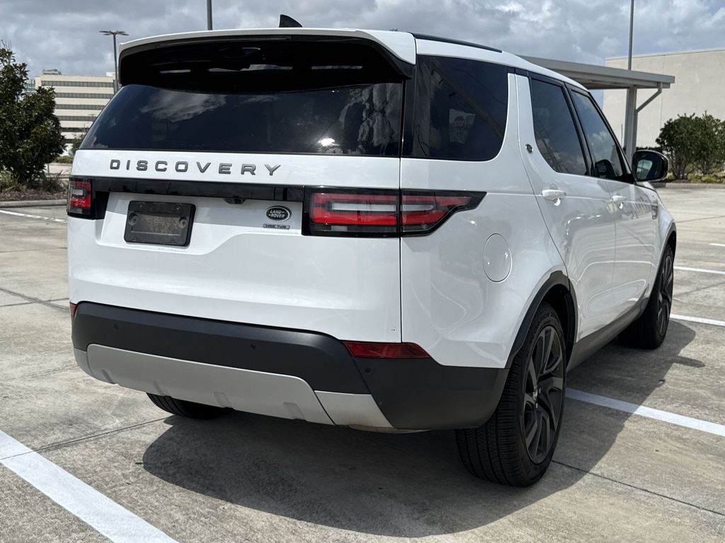 Thumbnail: 2018 Land Rover Discovery - 11